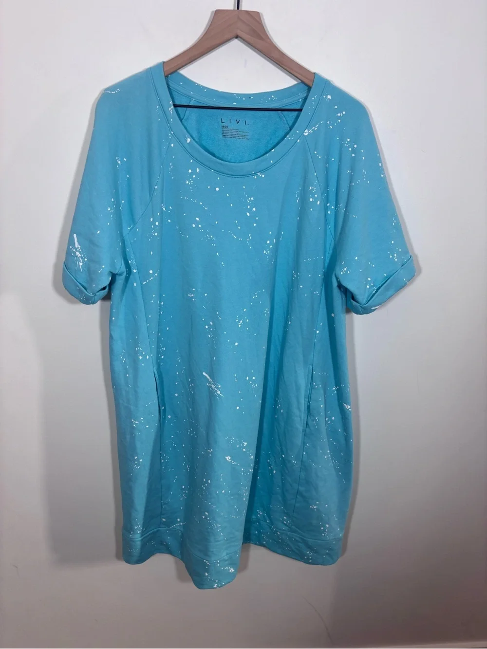 LIVI short sleeve t shirt pocket dress aqua with paint splatter NWT Size 18/20